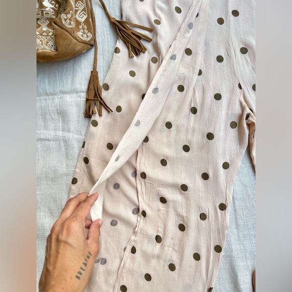 SOLD ❌ ASOS DESIGN tie back beach jumpsuit with wrap legs in metallic spot print - Picture 7 of 10